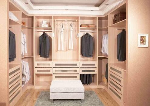 衣柜選擇平開門好還是推拉門好？