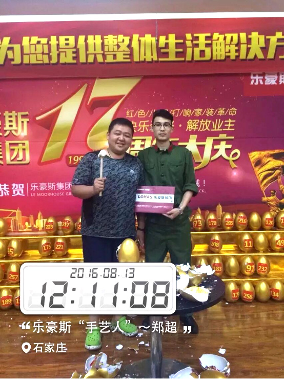 設(shè)計師周勇簽單留念