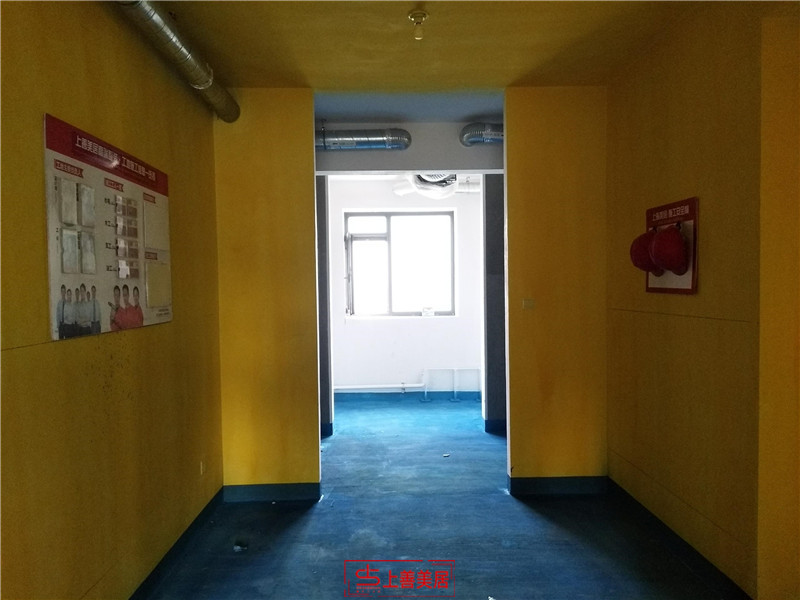 融創(chuàng)中心155平