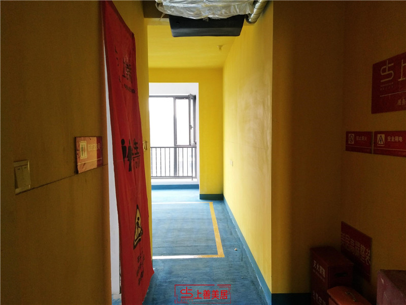 融創(chuàng)中心155平