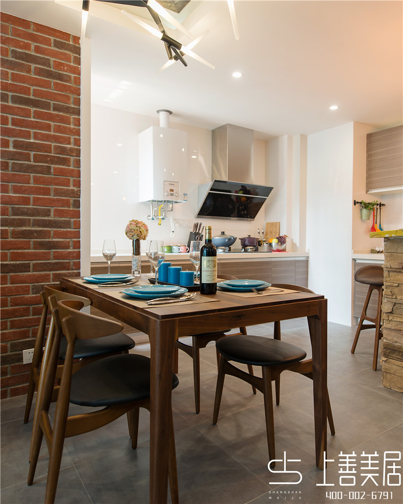 東巷小區(qū)80平混搭